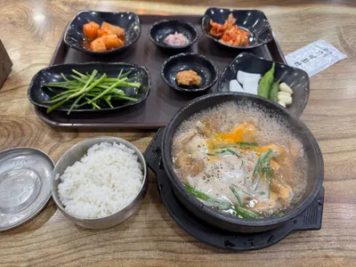 산청돼지국밥 - 연산시장 안 로컬 국밥집