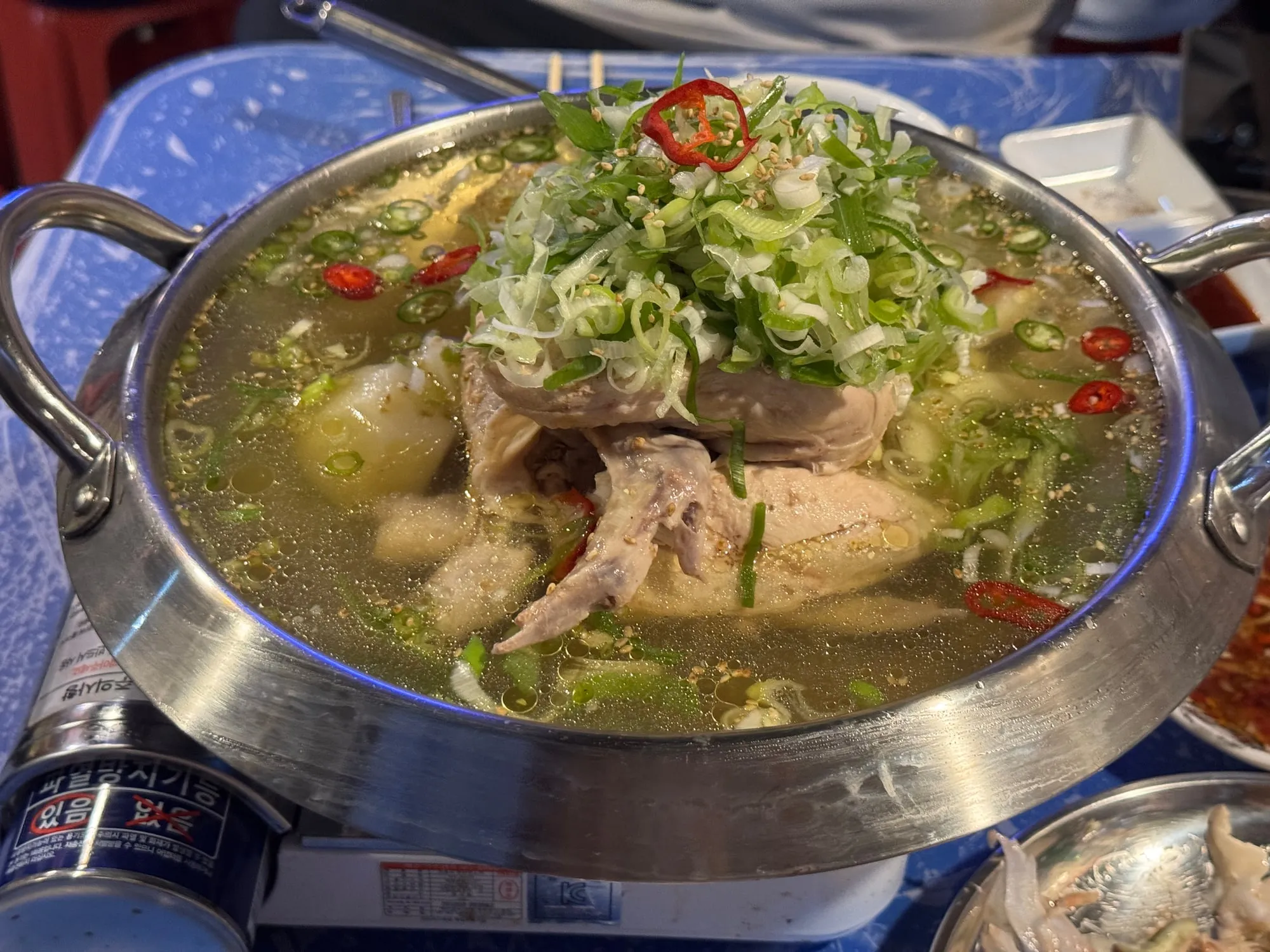 파채가 듬뿍 올라간 땡초닭지리탕