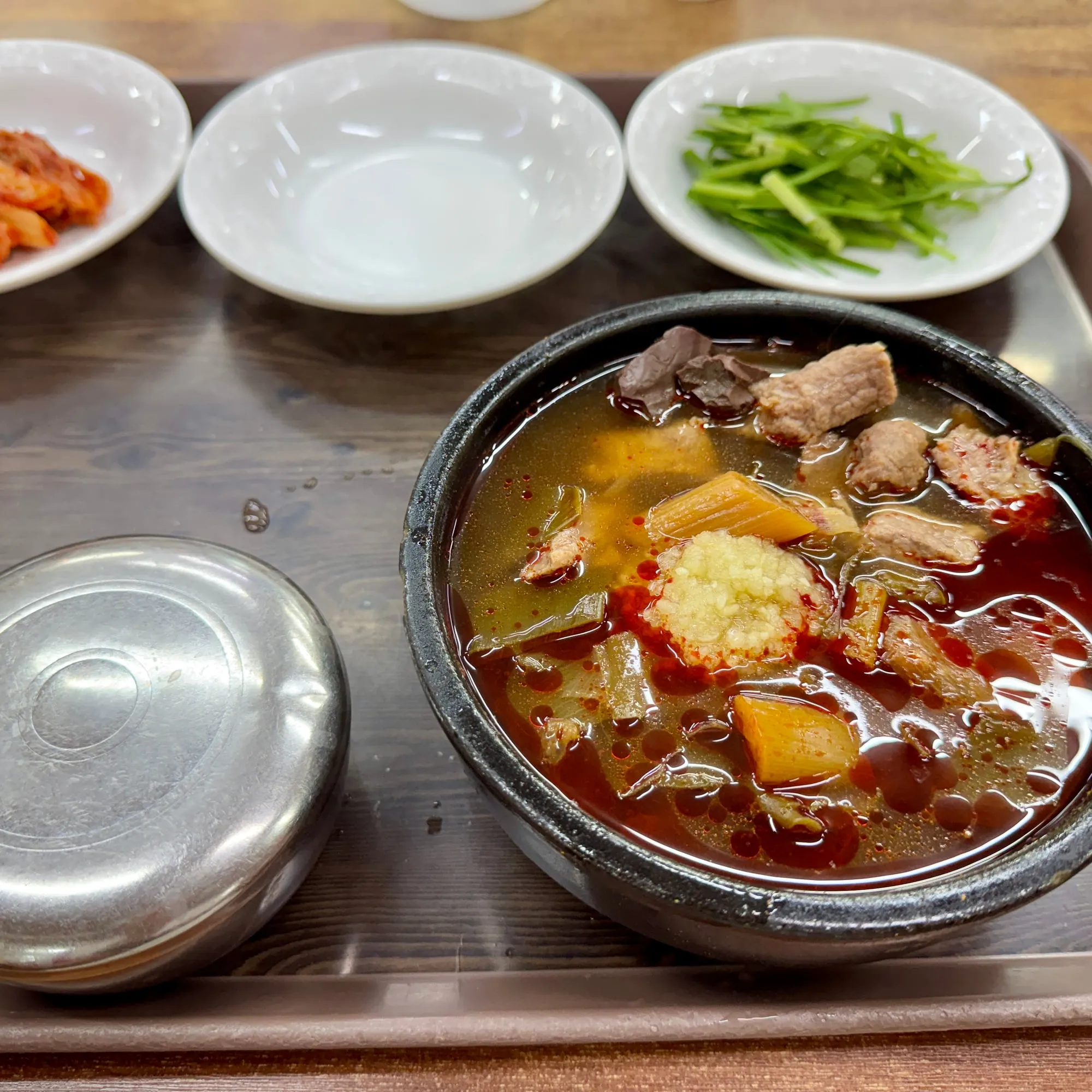 푸짐하게 들어간 선지와 소고기 건더기