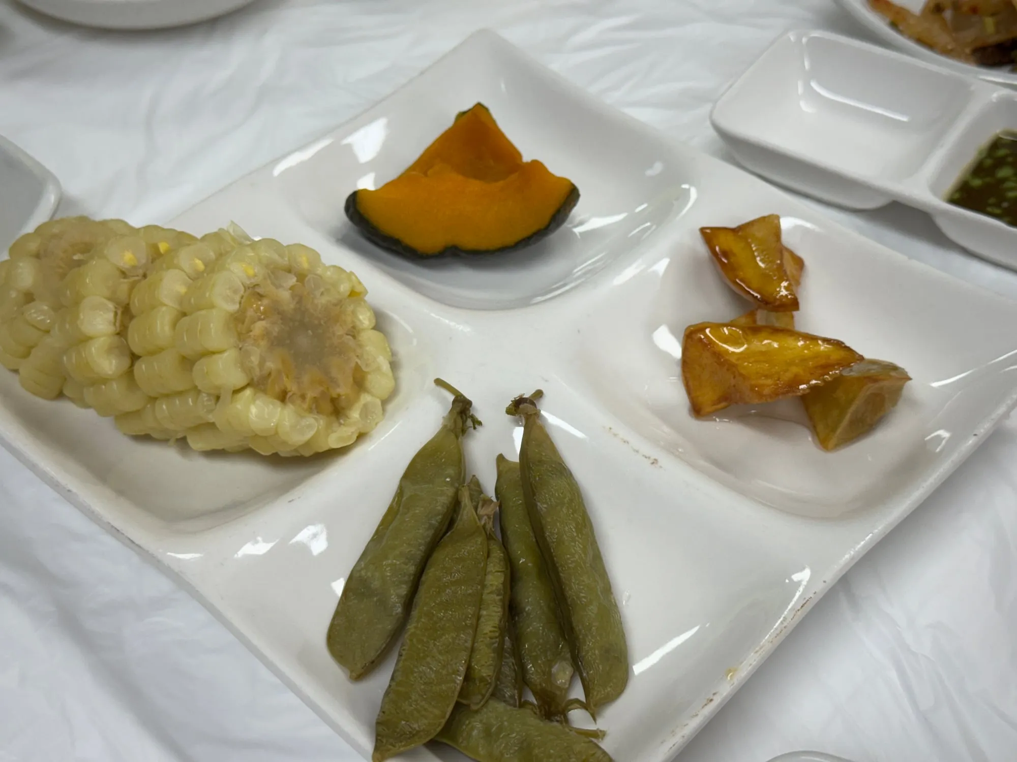 찐 옥수수, 단호박, 고구마맛탕, 완두콩
