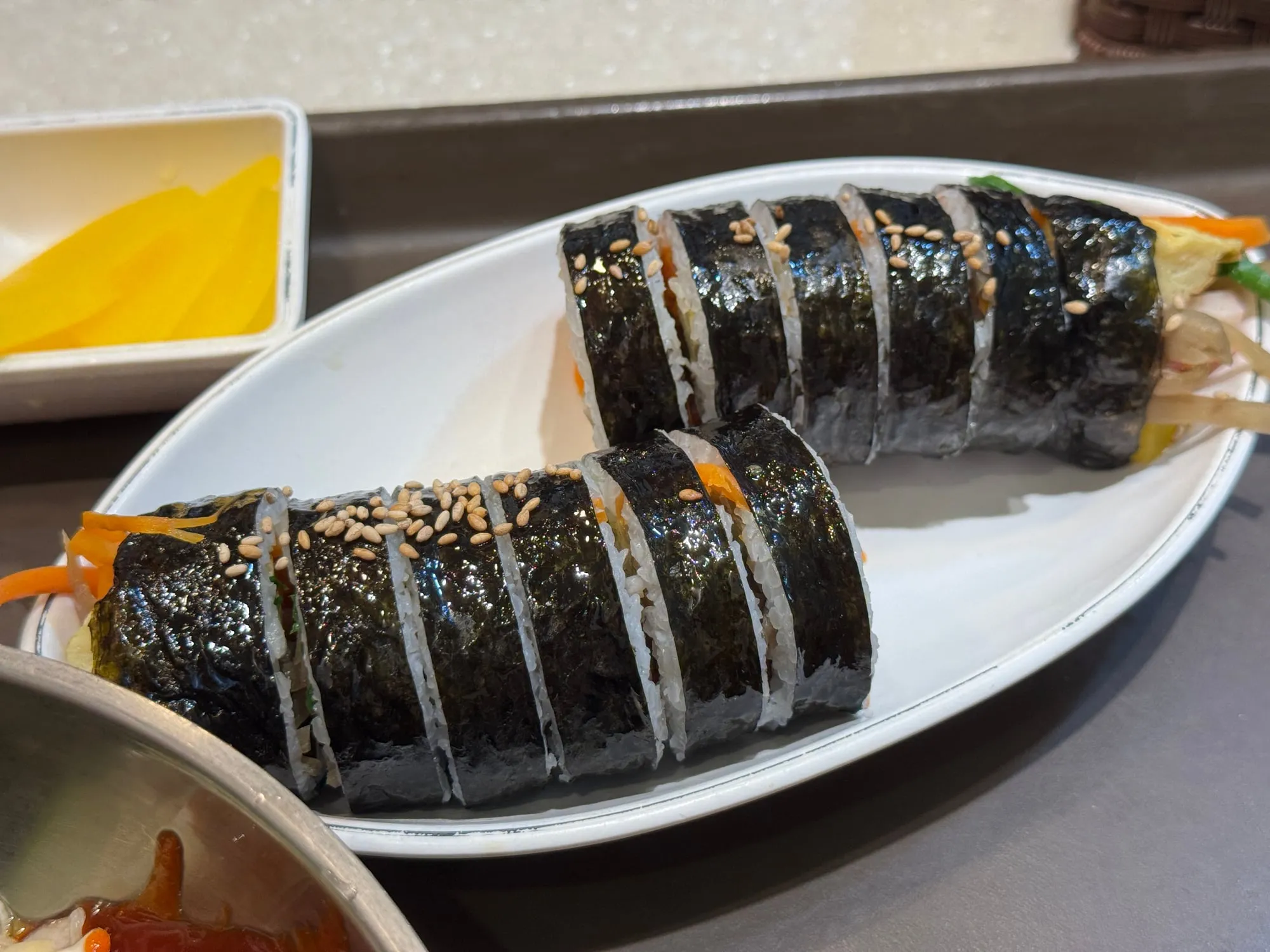 속이 꽉 찬 참치김밥