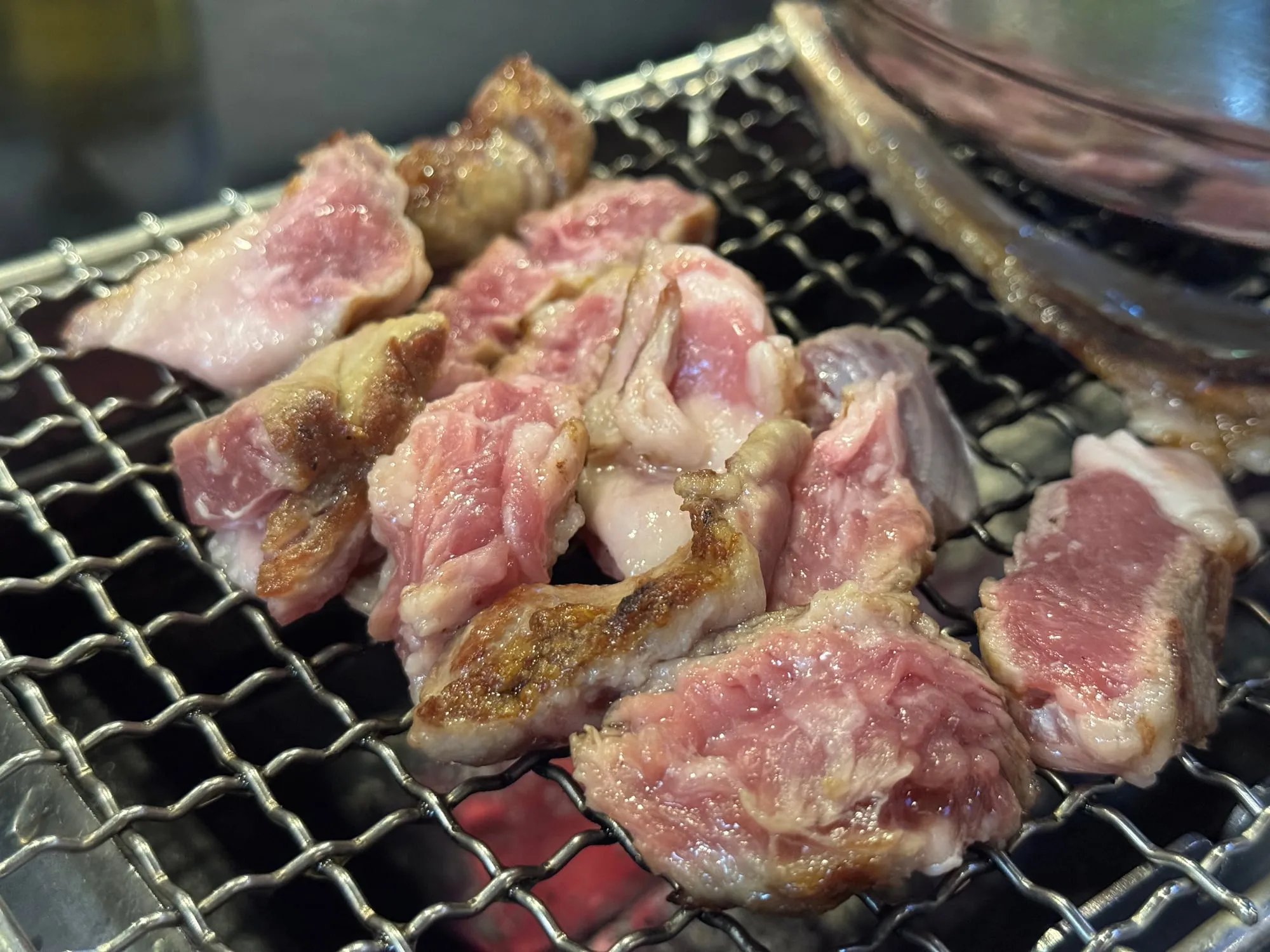 숯불에 굽는 양고기